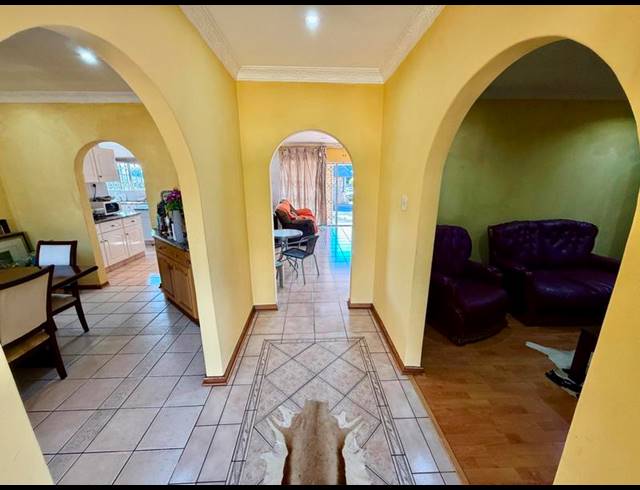 6 BEDROOM HOUSE FOR SALE IN HAYFIELDS